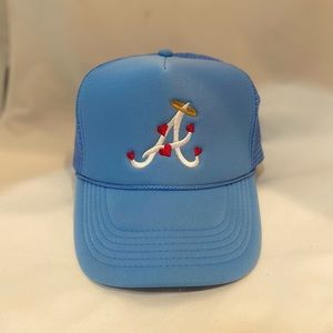 *Trendy* Trucker Hat!